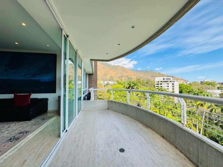 Apartamento en venta de 3 hab. y 240 m² en Los Chorros, Caracas