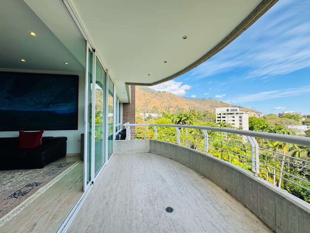 Apartamento en venta de 3 hab. y 240 m² en Los Chorros, Caracas