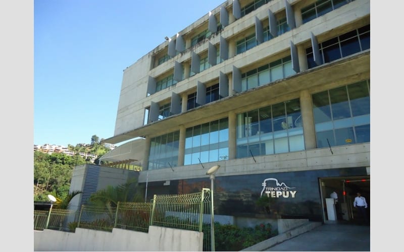 Oficina en venta de 60 m² en La Trinidad, Caracas