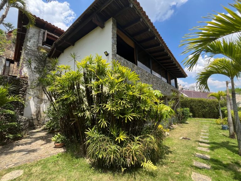 Casa en venta de 6 hab. y 550 m² en Colinas de Tamanaco, Caracas