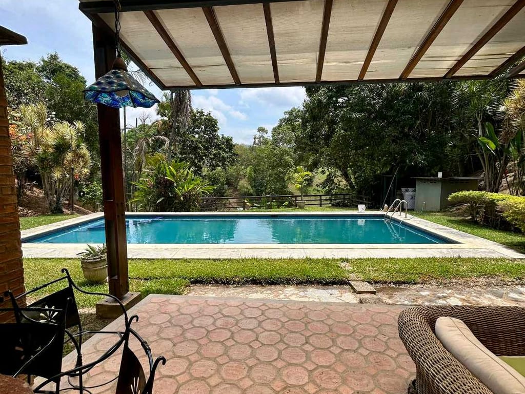 Casa en venta de 2.600 m² en Valle Arriba, Caracas