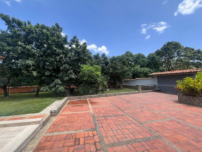 Casa en venta de 4 hab. y 650 m² en Cerro Verde, Caracas