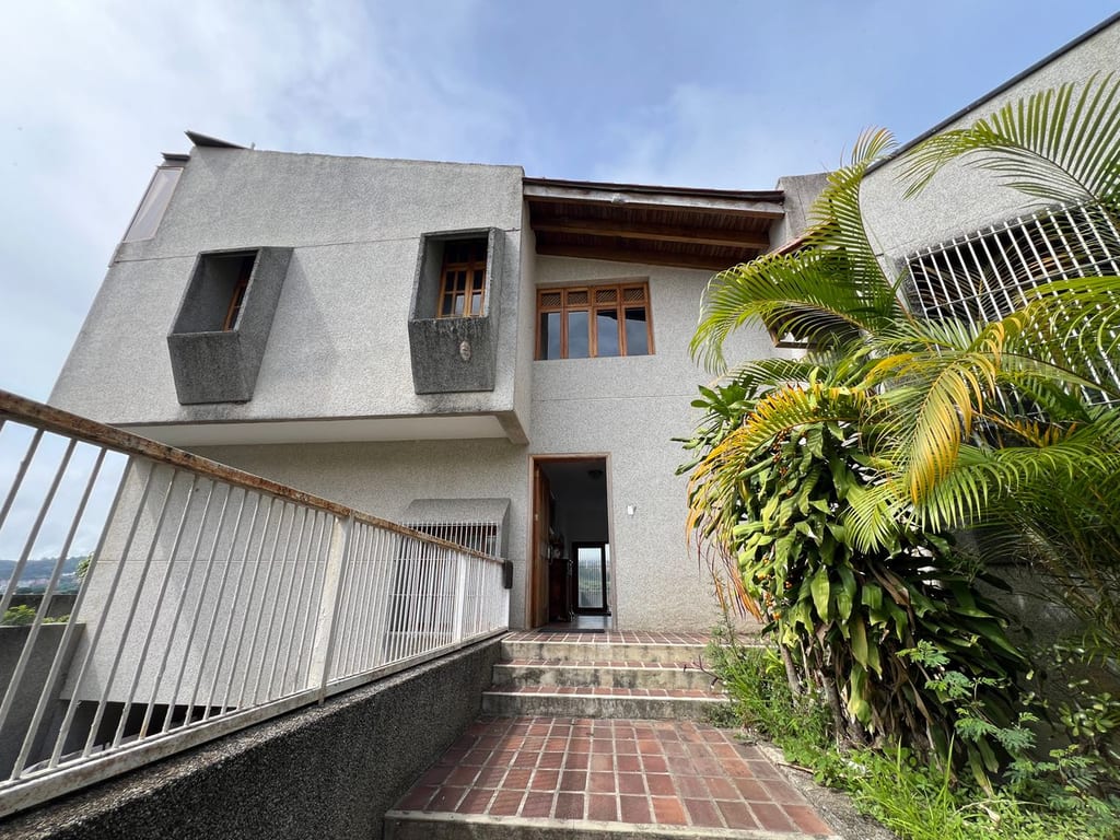 Casa en venta de 4 hab. y 676 m² en Santa Paula, Caracas