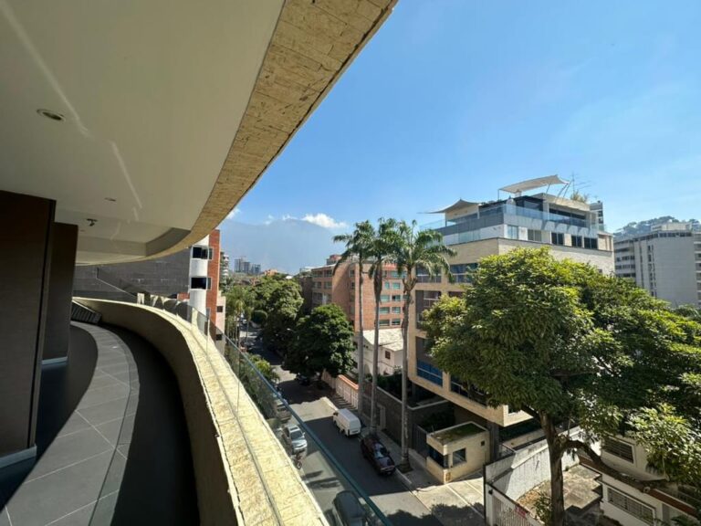 Apartamento en venta de 1 hab. y 240 m² en Los Naranjos (Las Mercedes), Caracas