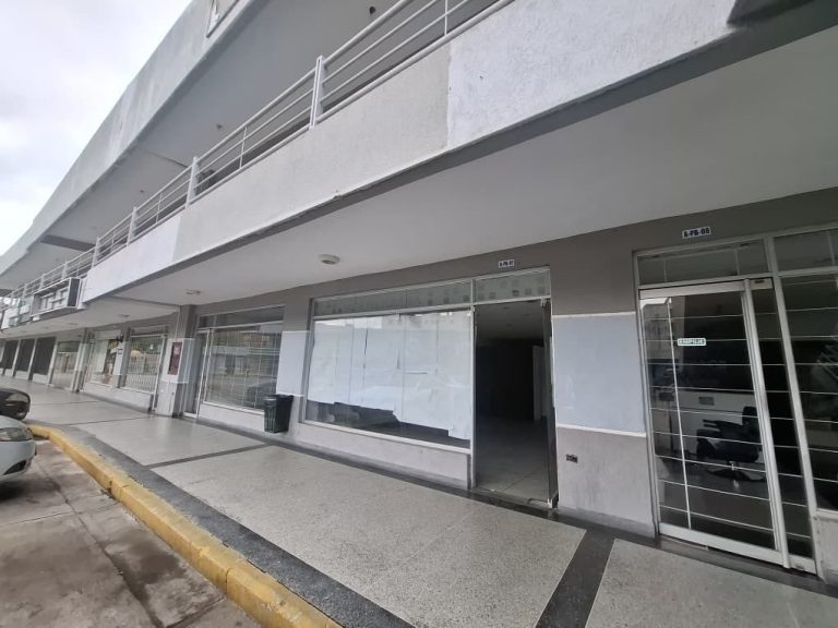 Local comercial en venta de 45 m² en Los Guayos, Los Guayos