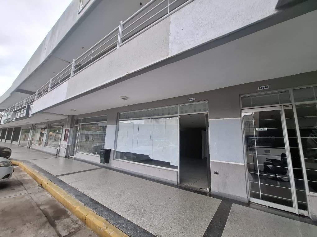 Local comercial en venta de 45 m² en Los Guayos, Los Guayos
