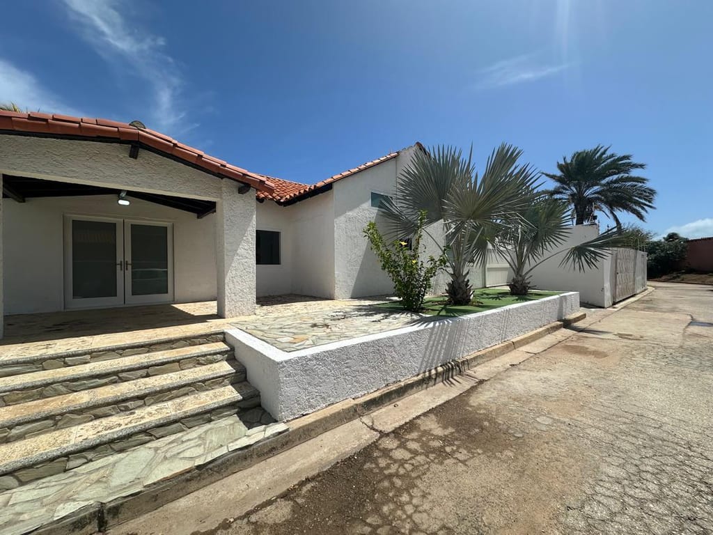 Casa en venta de 4 hab. y 604 m² en Antolín del Campo, Margarita (sureste)