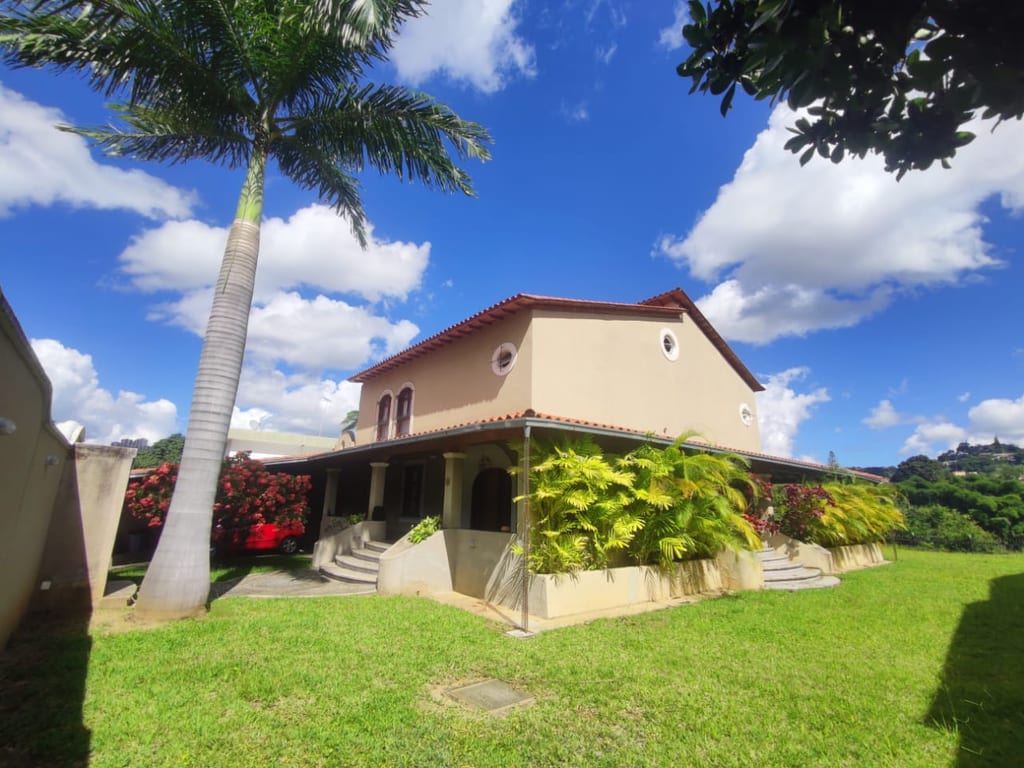Casa en venta de 4 hab. y 1.100 m² en Prados del Este, Caracas