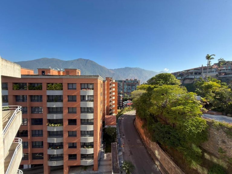 Apartamento de 3 habitaciones y 205 m² en Lomas de las Mercedes, Caracas