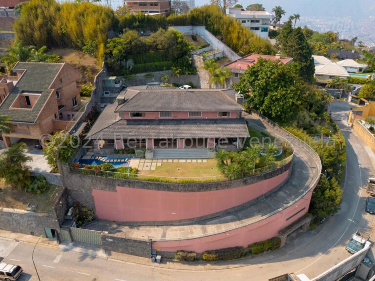 Casa en venta de 4 hab. y 980 m² en La Lagunita Country Club, Caracas
