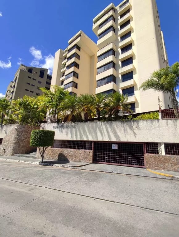 Apartamento en venta de 3 hab. y 206 m² en Guatire, Guatire