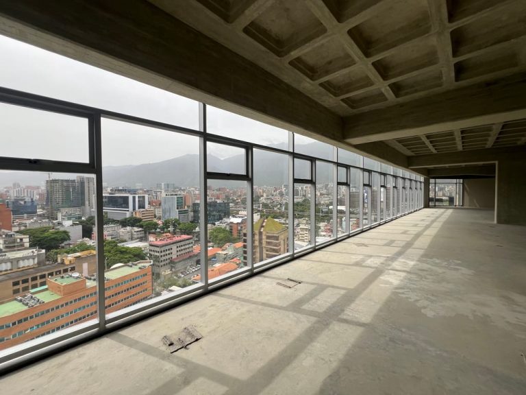 Oficina en alquiler de 220 m² en Las Mercedes, Caracas