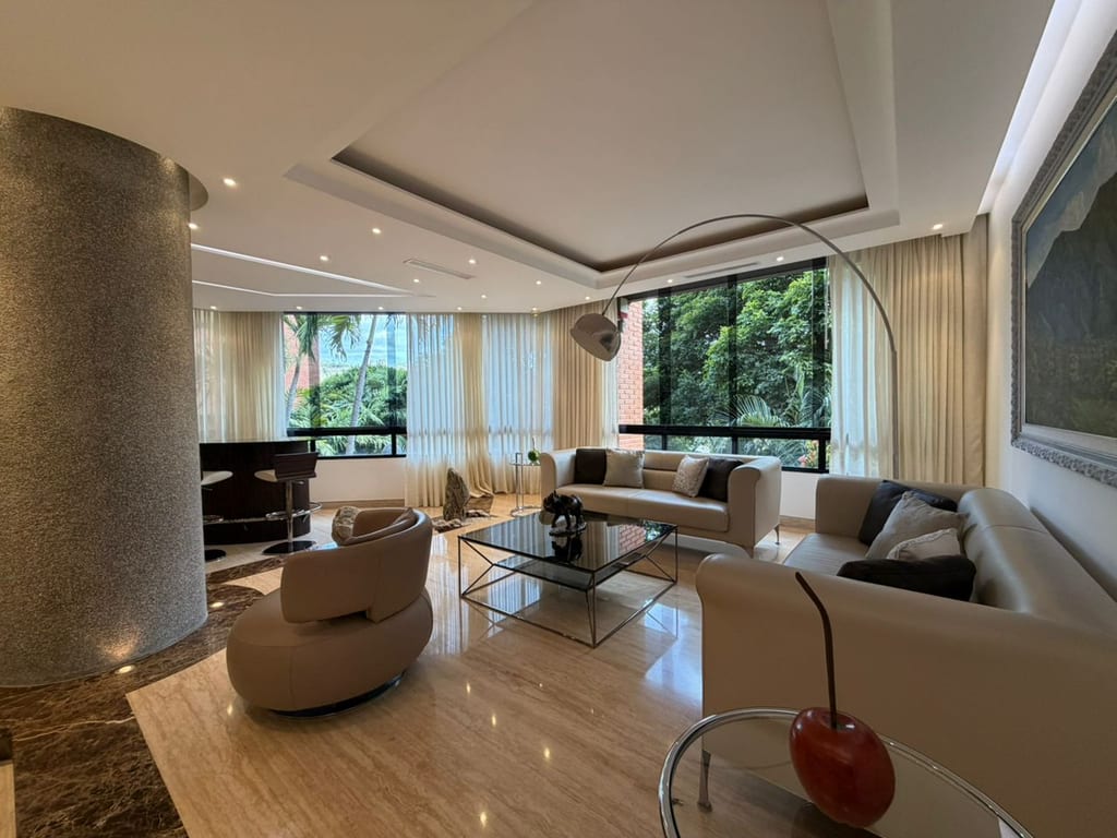Apartamento en venta de 3 hab. y 265 m² en Colinas de Valle Arriba, Caracas