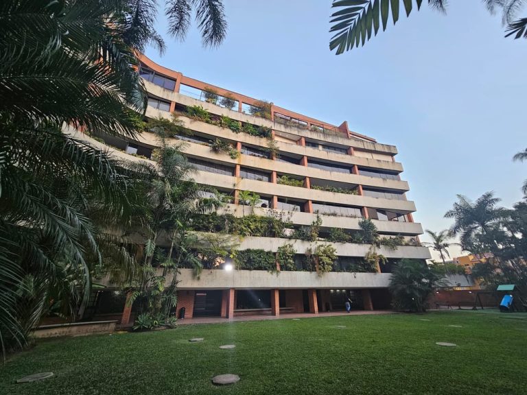 Apartamento en alquiler de 3 hab. y 250 m² en Campo Alegre, Caracas