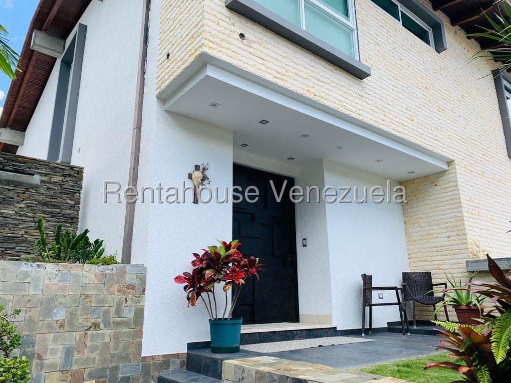 Casa en venta de 5 hab. y 460 m² en Los Naranjos del Cafetal, Caracas