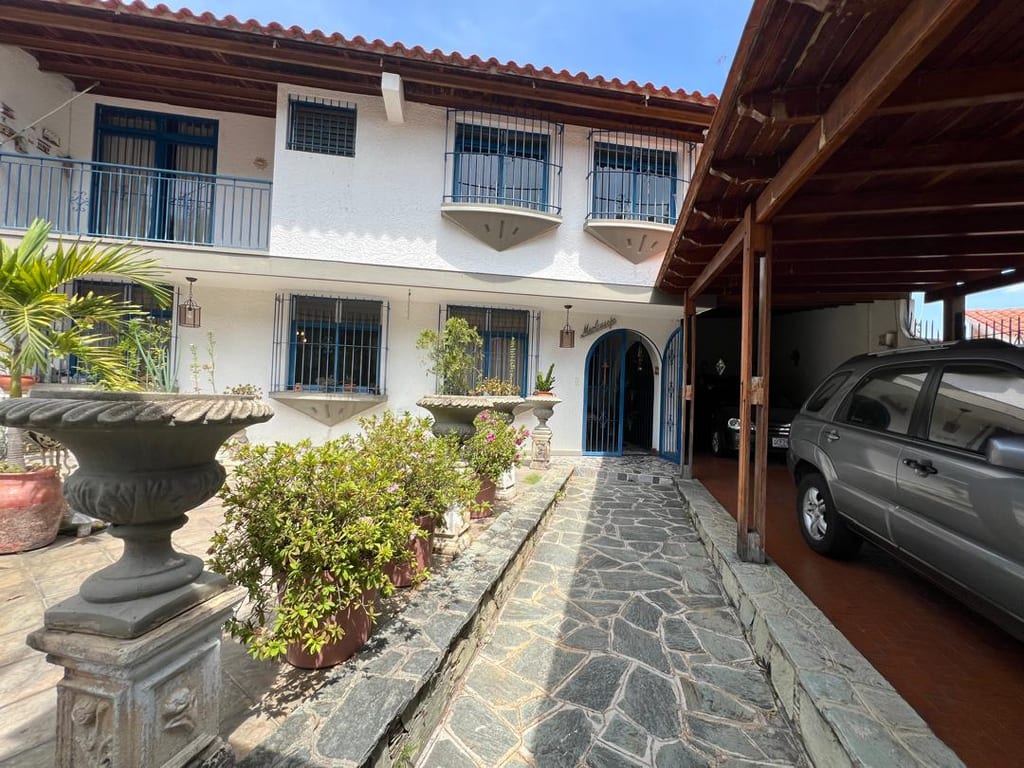 Casa en venta de 6 hab. y 400 m² en Terrazas del Club Hípico, Caracas