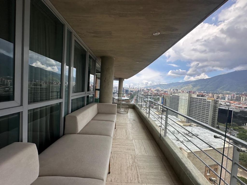 Apartamento en venta de 4 hab. y 500 m² en Lomas de las Mercedes, Caracas