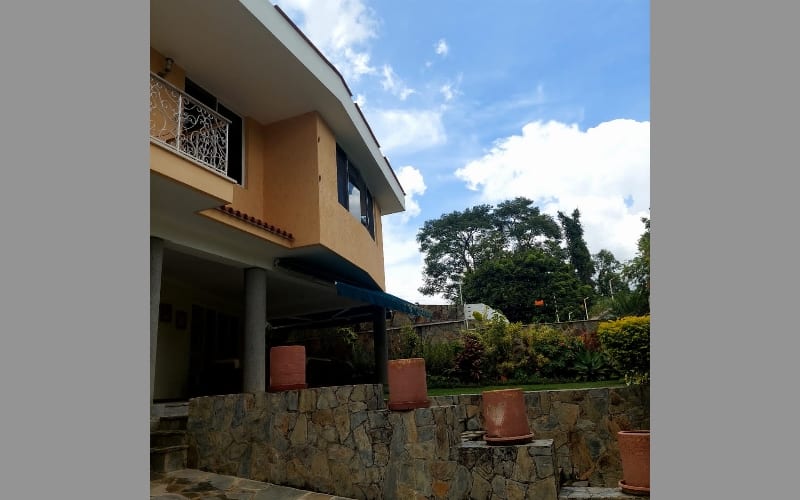 Casa en venta de 5 hab. y 400 m² en La Lagunita, Caracas