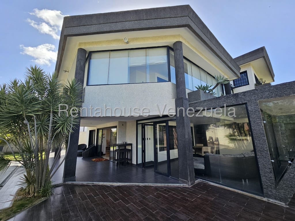 Casa en venta de 5 hab. y 991 m² en Los Naranjos del Cafetal, Caracas