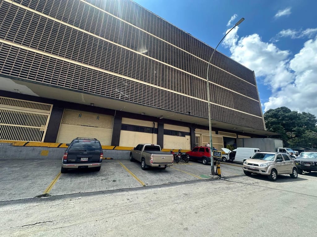 Local comercial en alquiler de 15 m² en Los Cortijos de Lourdes, Caracas
