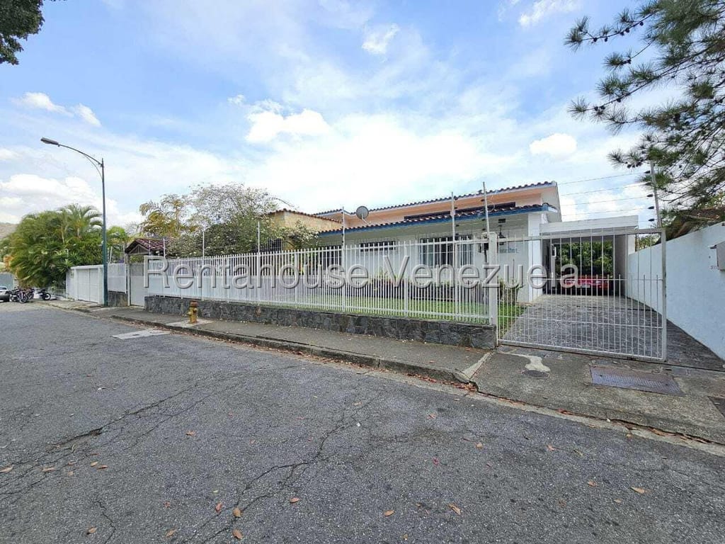 Casa en venta de 6 hab. y 551 m² en Prados Del Este, Caracas