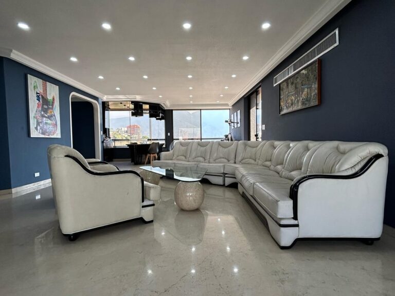 Apartamento en venta de 4 hab. y 312 m² en Colinas de Valle Arriba, Caracas