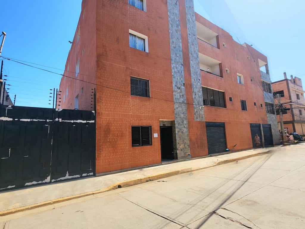 Edificio en Tucacas