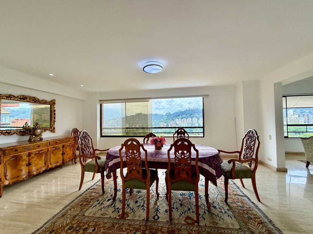 Apartamento en alquiler de 5 hab. y 500 m² en Colinas de Valle Arriba, Caracas