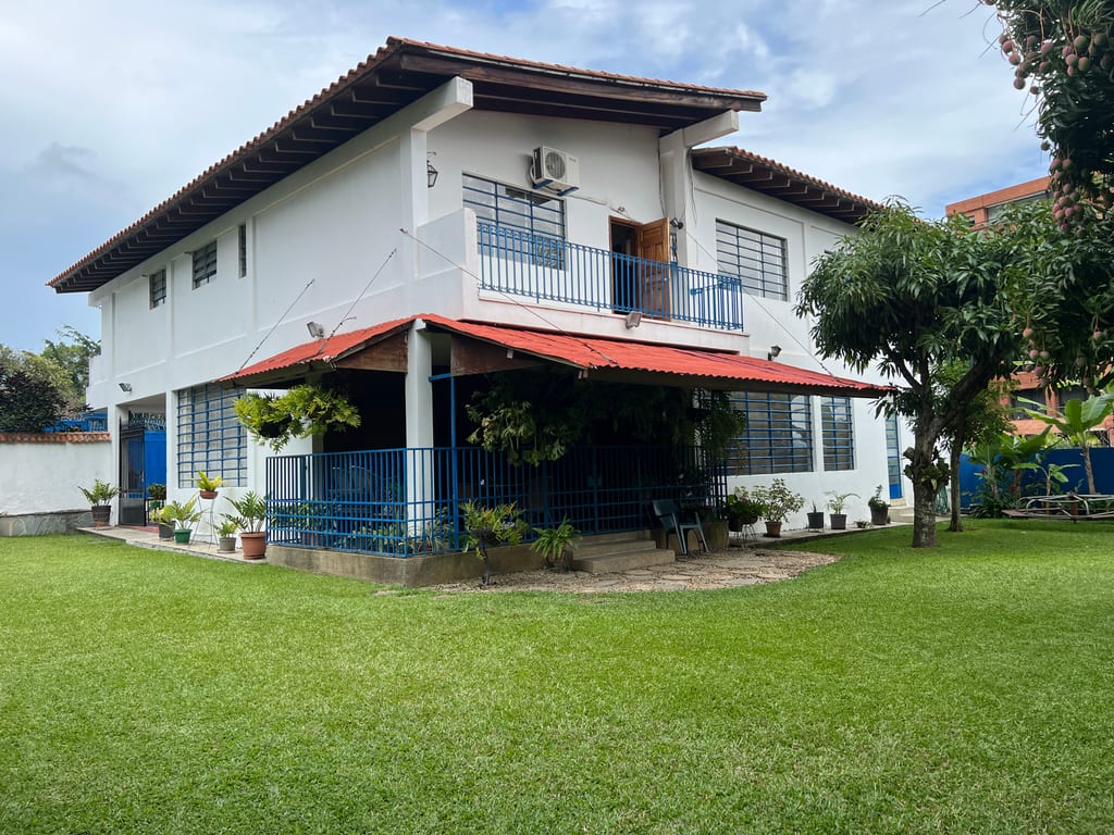 Casa en venta de 8 hab. y 1.698 m² en Los Chorros, Caracas