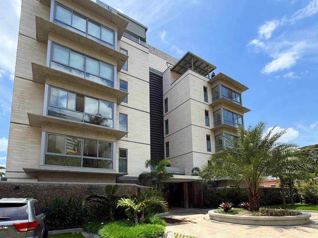 Apartamento en venta de 3 hab. y 320 m² en Altamira, Caracas · Ref. CV5462