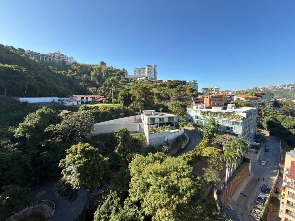Apartamento en venta de 4 hab. y 354 m² en Lomas de las Mercedes, Caracas