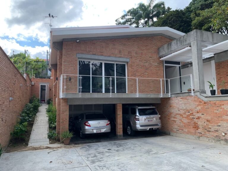 Casa en alquiler de 5 hab. y 700 m² en La Floresta, Caracas