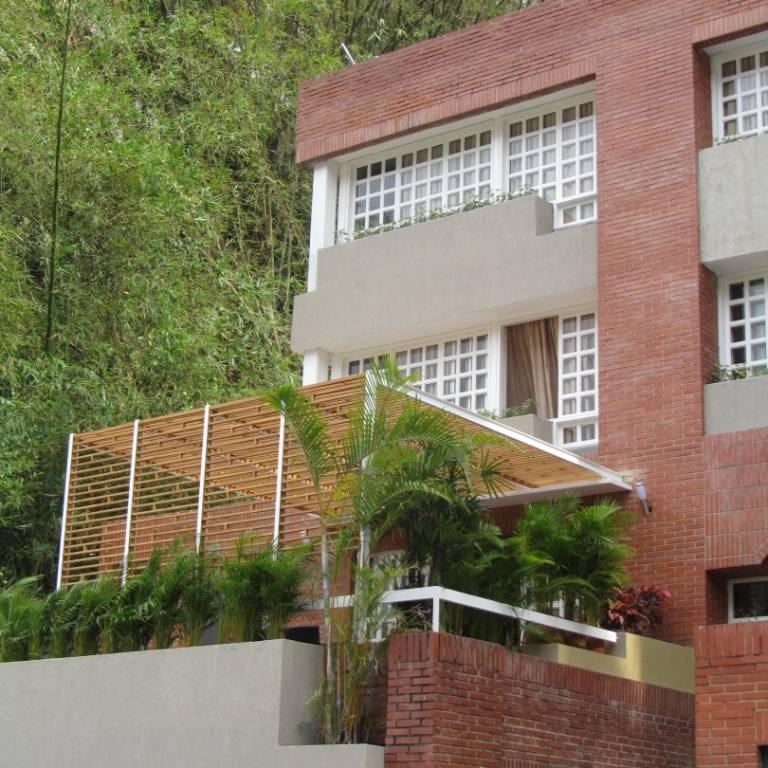 Casa en venta de 4 hab. y 529 m² en Urb. Miranda, Caracas