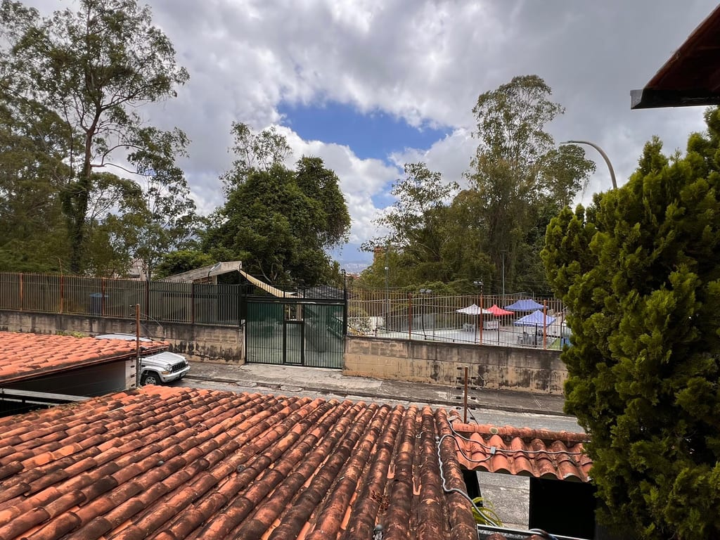 Casa en venta de 7 hab. y 341 m² en Los Naranjos (Las Mercedes), Caracas