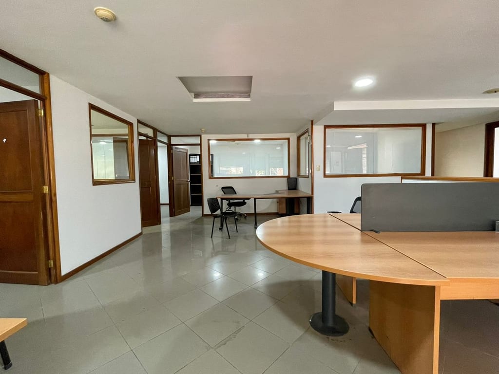Oficina en venta de 477 m² en Baruta, Caracas