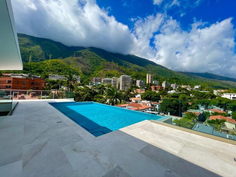 Apartamento con 4 habitaciones y 6 baños en Altamira, Caracas