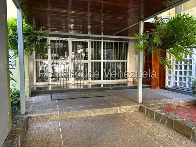 Apartamento en venta de 3 hab. y 1.996 m² en La Urbina, Caracas