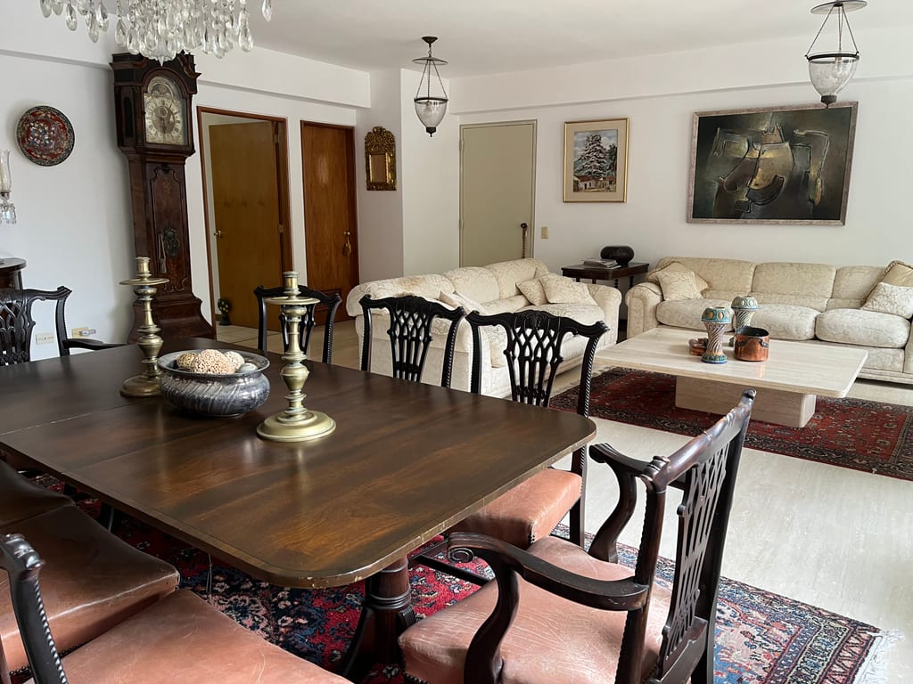 Apartamento en venta de 4 hab. y 220 m² en Lomas de La Lagunita, Caracas