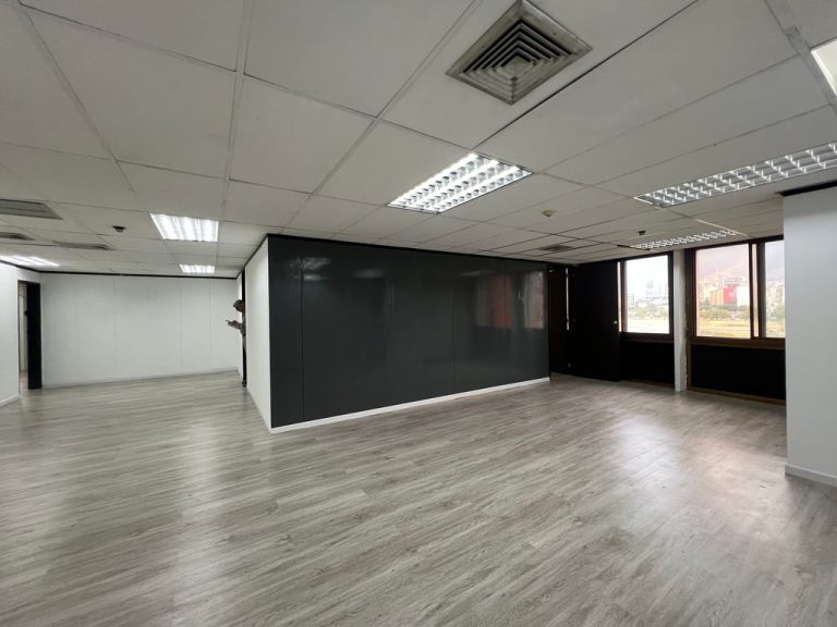 Oficina en alquiler de 191 m² en Chuao, Caracas