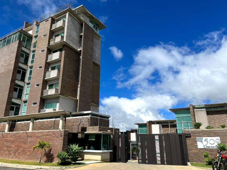 Apartamento en venta de 2 hab. y 116 m² en Alto Hatillo, Caracas