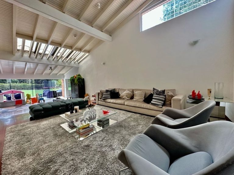Casa en venta de 6 hab. y 500 m² en La Lagunita, Caracas