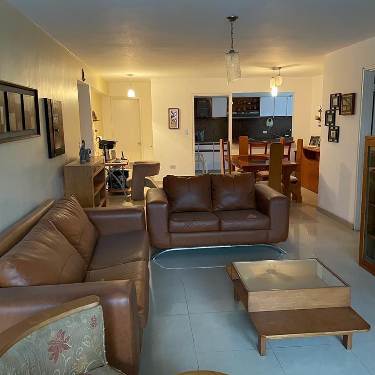 Apartamento en alquiler de 2 hab. y 107 m² en Caracas