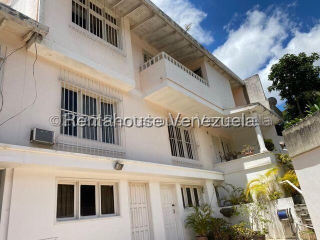 Casa en venta de 8 hab. y 550 m² en Santa Sofia, Caracas