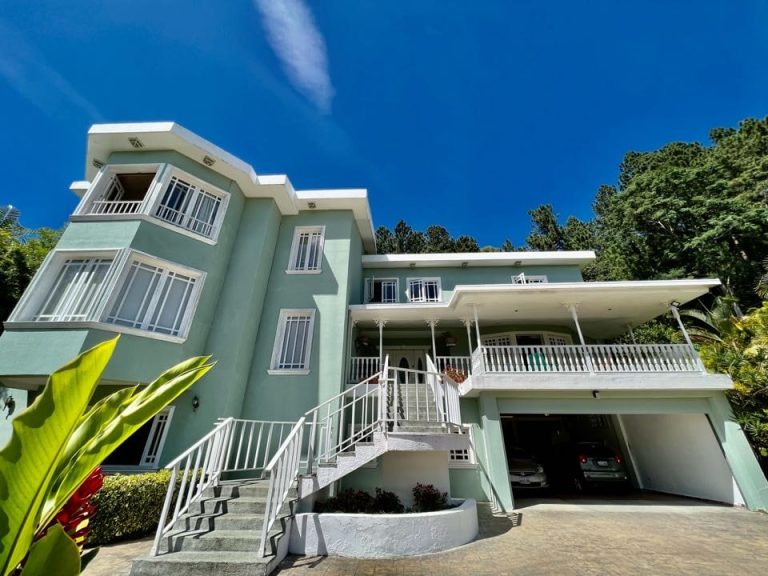 Casa en venta de 5 hab. y 709 m² en La Lagunita, Caracas