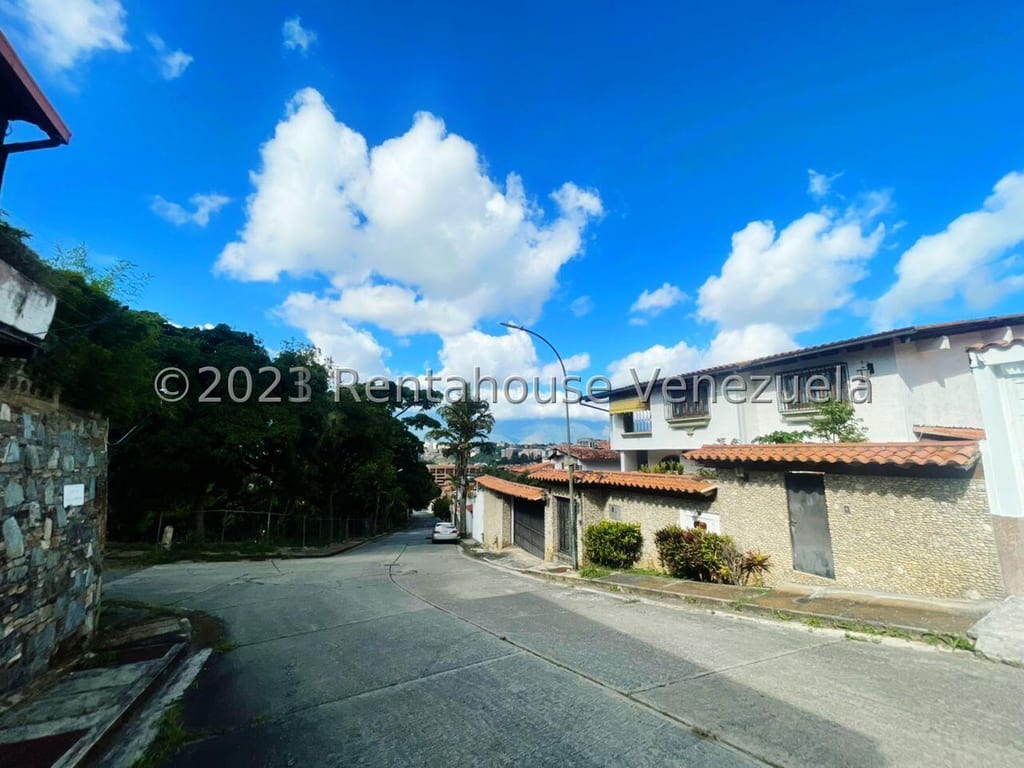 Casa en venta de 9 hab. y 735 m² en Sorocaima, Caracas