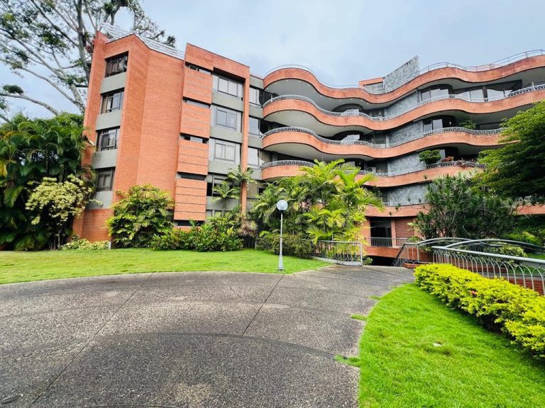 Apartamento en venta de 4 hab. y 417 m² en Altamira, Caracas
