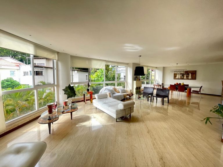 Apartamento en venta de 4 hab. y 300 m² en Los Palos Grandes, Caracas