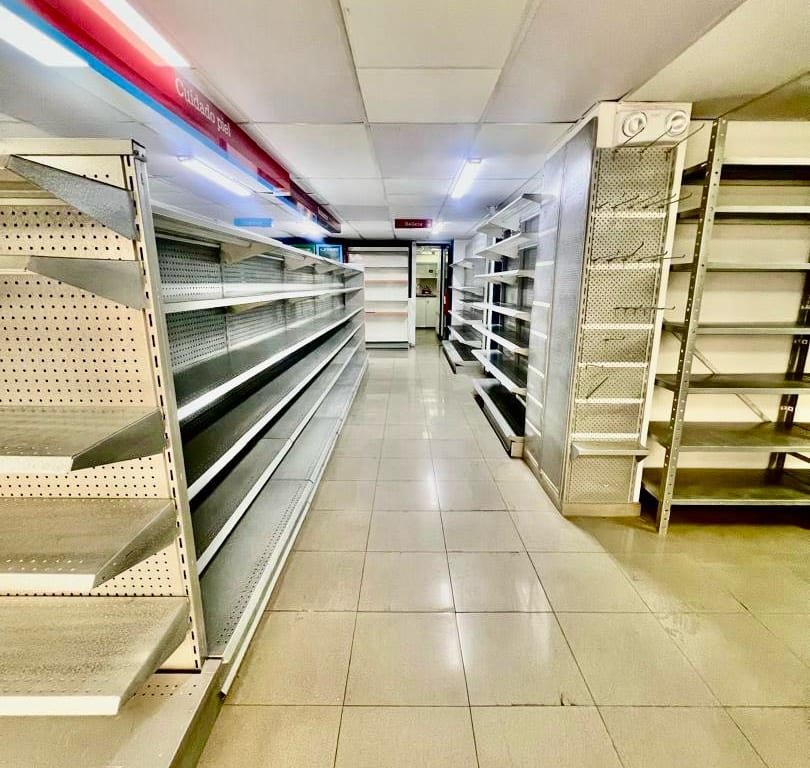 Local comercial en alquiler de 198 m² en Colinas de Bello Monte, Caracas
