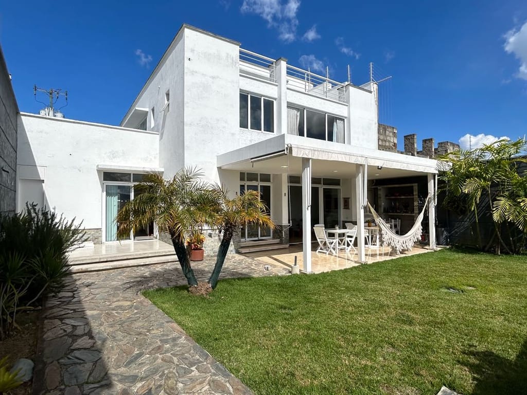 Casa en venta de 5 hab. y 360 m² en Alto Hatillo, Caracas
