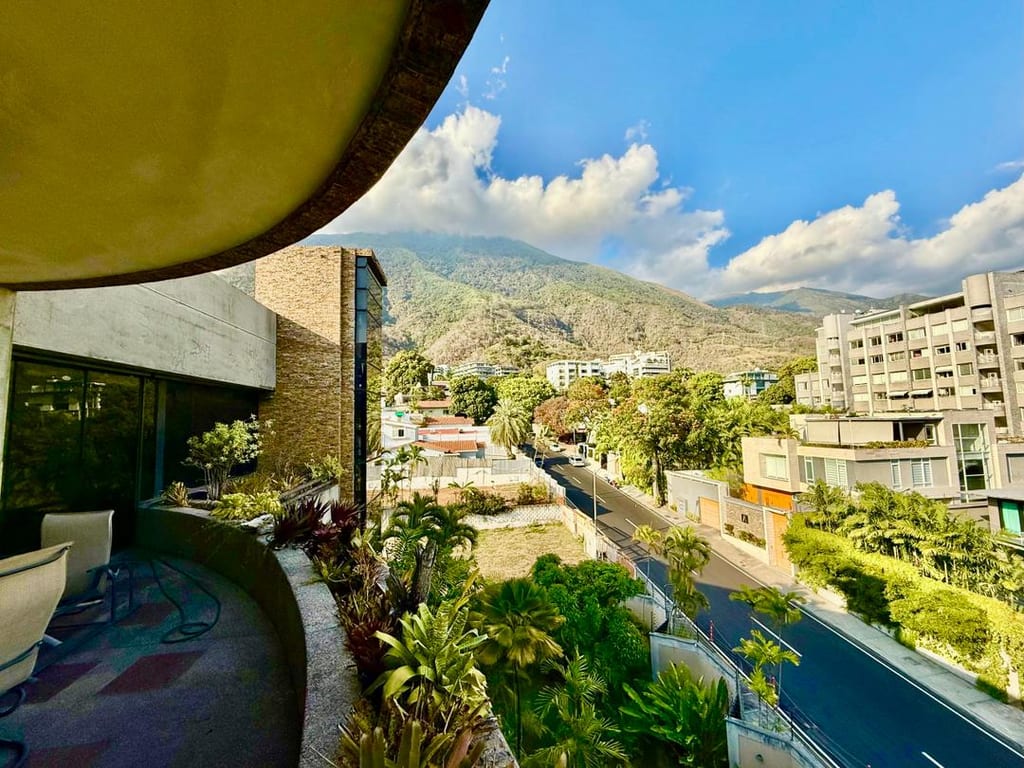 Apartamento en venta de 4 hab. y 600 m² en Altamira, Caracas